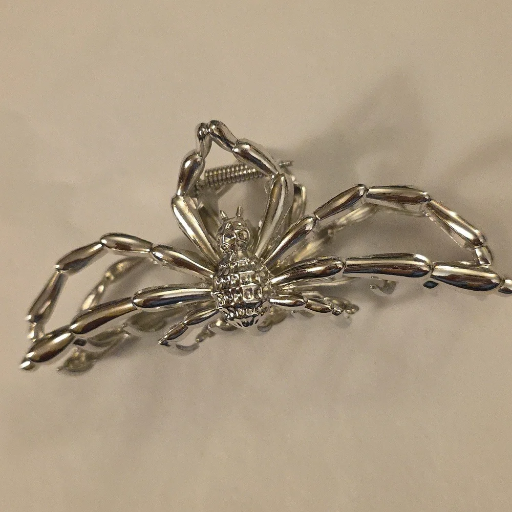 Silvery SPIDER METAL HAIR CLAW